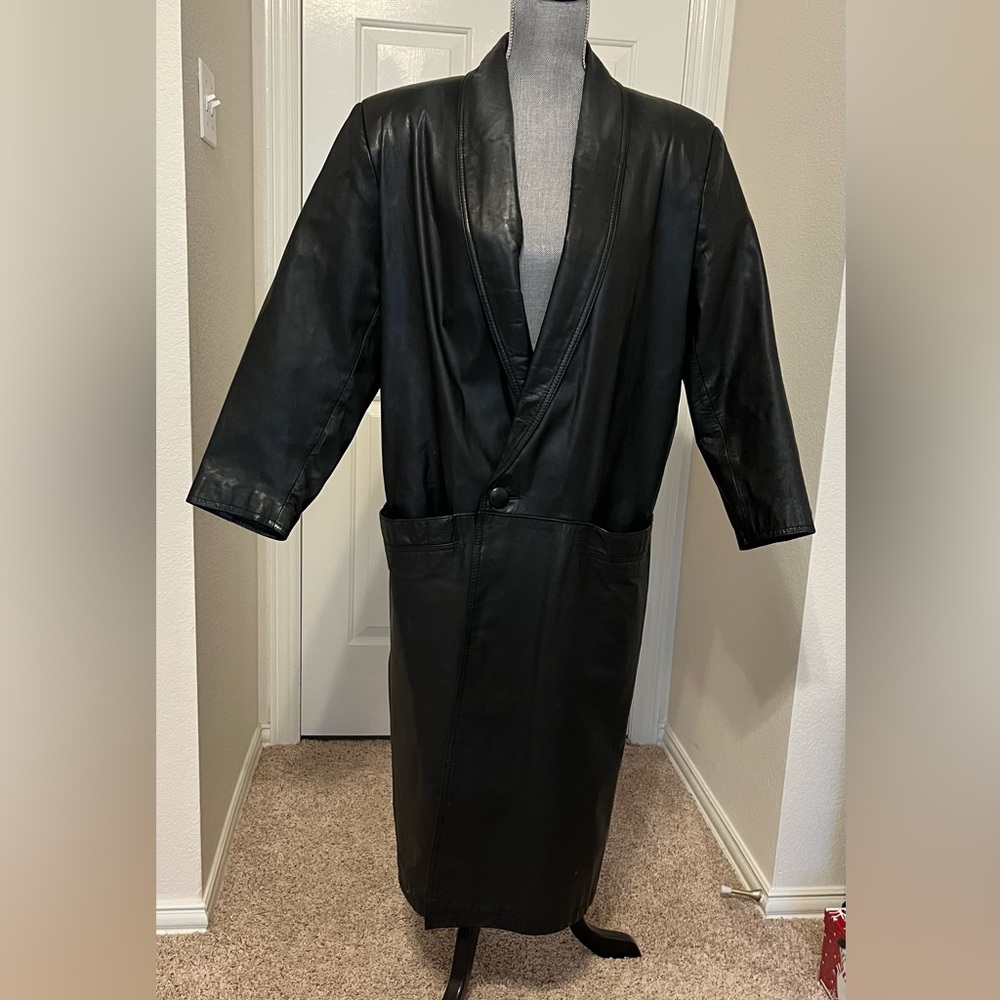G-III LEATHER Fashion black trench coat. Size medium